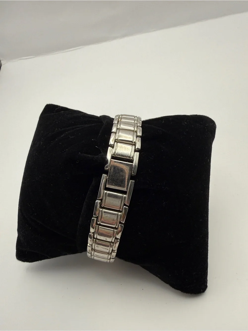 Kim Rogers - Silver‑Tone Watch - Faceted Bezel - New Battery